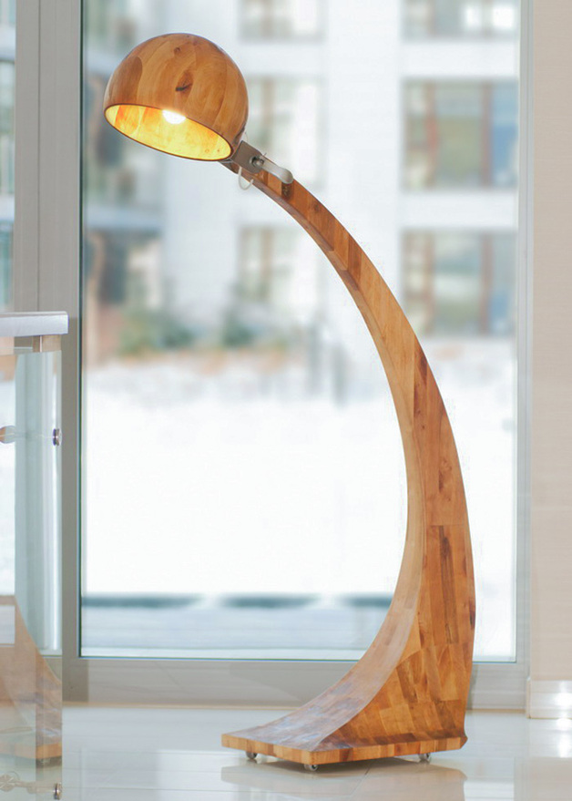 podlogowa-lampa-drewniana