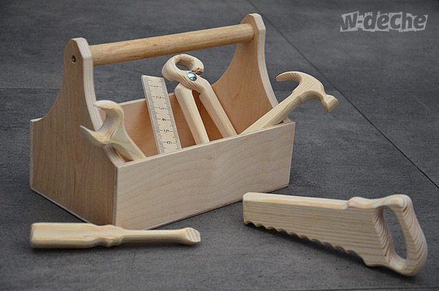 drewniane narzędzia dla dzieci