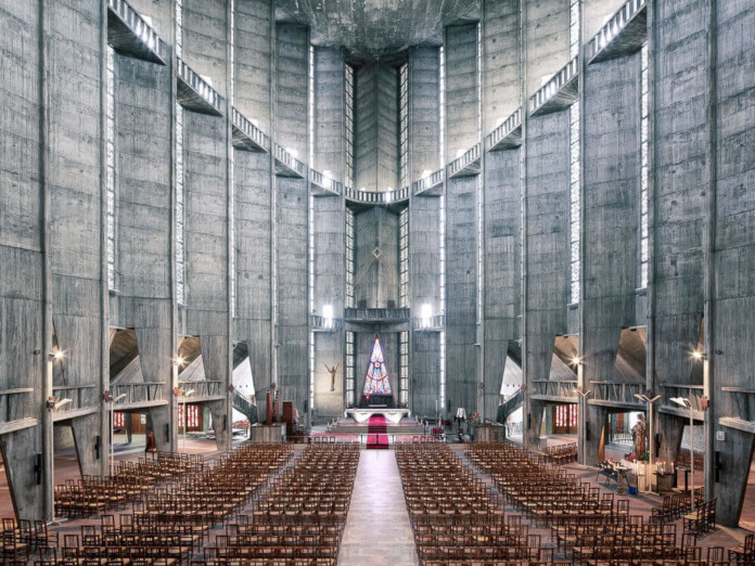 Modernisyuczny nowoczesny kościół