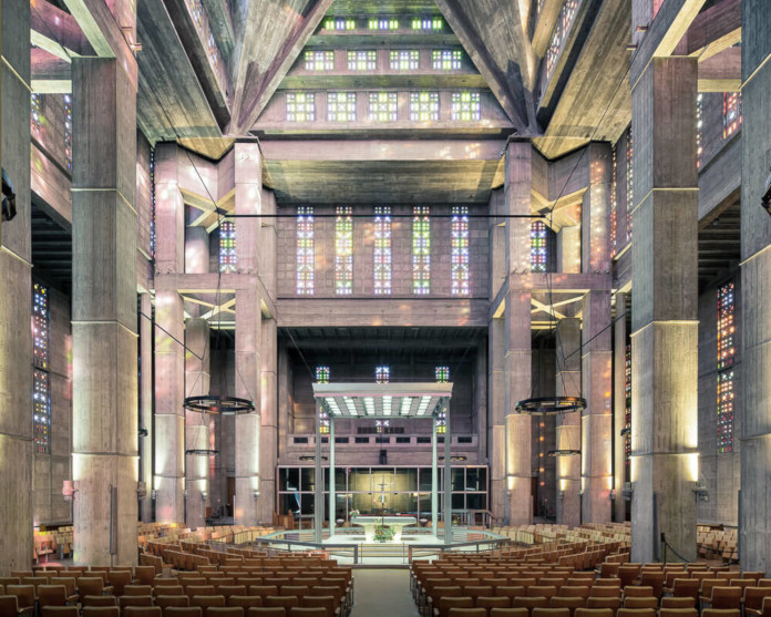 Modernisyuczny nowoczesny kościół beton