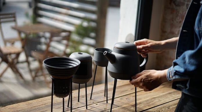 Porcelanowe naczynia – zestaw do parzenia herbaty polskiej studentki Porcelanowe naczynia zestaw do parzenia herbaty porcelana polska