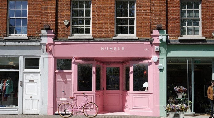 A pudrowy róż z czym łączyć? Pizzeria w Londynie dała radę! Pudrowy róż z czym łączyć różowe wnętrze reastauracja Londyn Humble Pizza