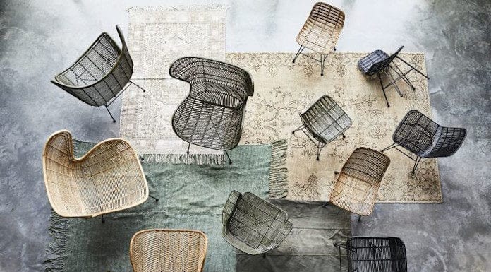 Dodaj kolor sezonu taupe do swojego wnętrza Kolor sezonu taupe krzesła plecione inspiracje dywany beton