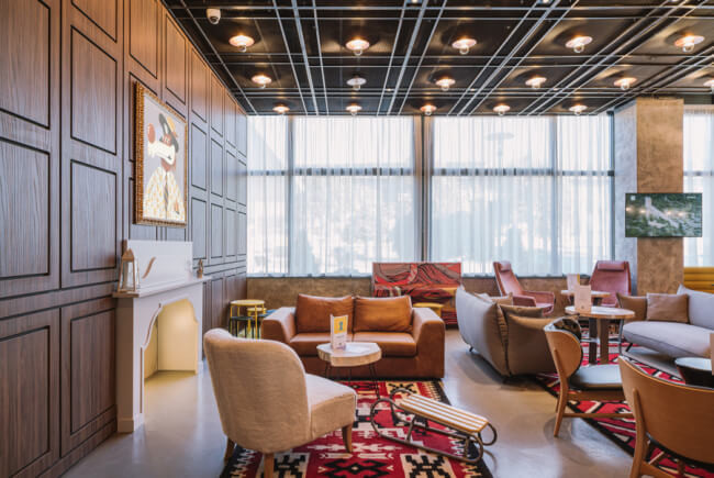 Aranżacje hotelu lobby cafe restauracja sofa krzesło dywan 