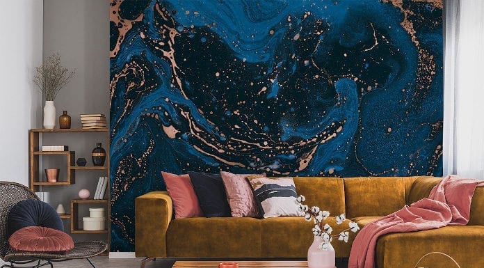 Jesienne trendy w wystroju – przytulne kolory, bujne kwiaty i naturalne materiały Jesienne trendy we wnętrzu kanapa dototapeta stół stolik krzesło cozy