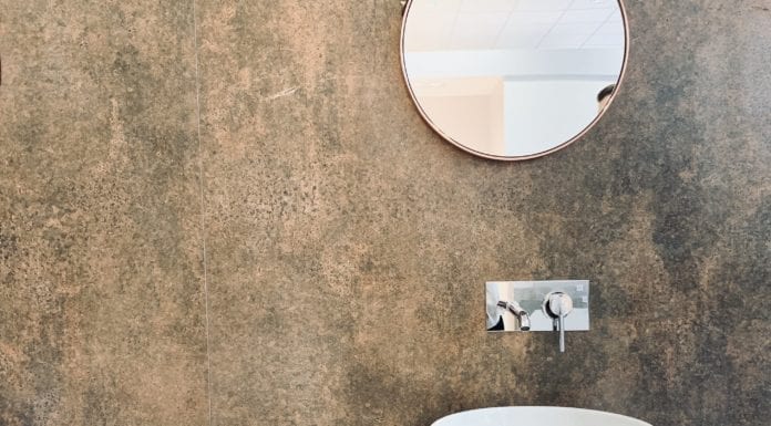 Płyty wielkoformatowe, gresy, nowe wzory, trendy – to wszystko prosto z fabryki Tubądzin