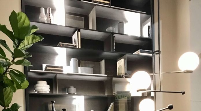 Moda XX wieku wraca – przywitajmy nowoczesne meblościanki! Shake-Design-meblościanka-moda-xx-wieku-inspiracje-lampa-wisząca-salone-del-mobile-krzesło-stół