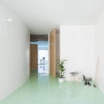 PoliszDesign-proste-wnętrze-apartment-z-miętową-podłogą-fala-atelier-03