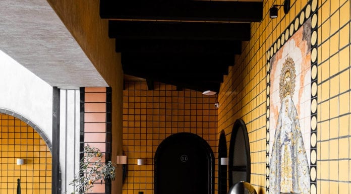 Jaskrawe kolory w realizacji meksykańskiego hotelu jaskrawe-kolory-płytek-inspiracje-wnętrze-hotel-róż-żółty