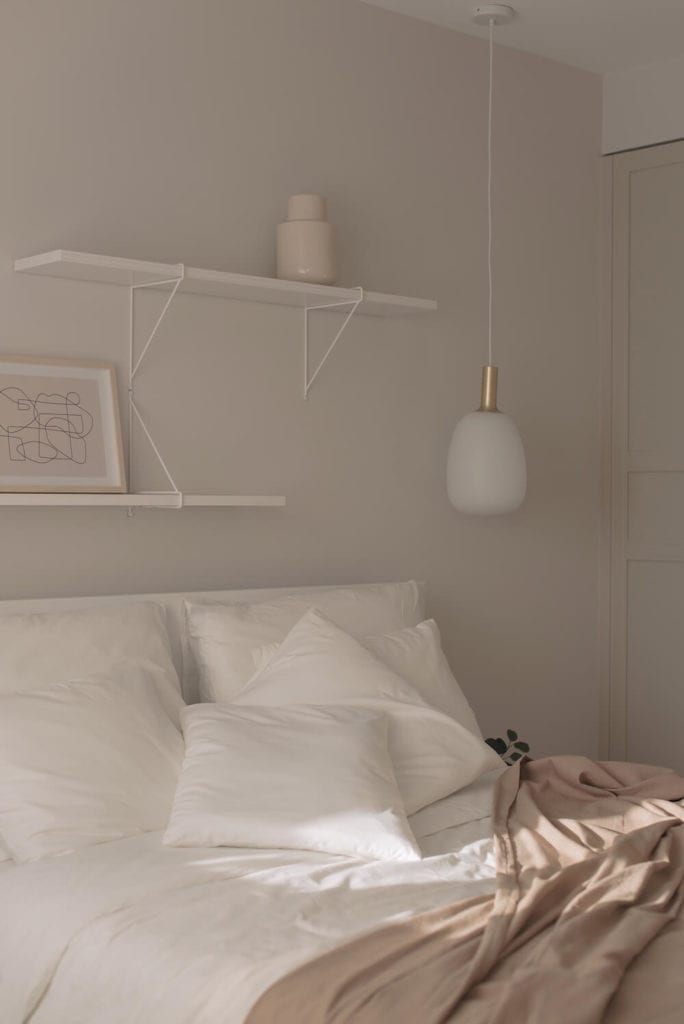sypialnia-detale-pastelowe-wnętrze-inspiracje-łóżko
