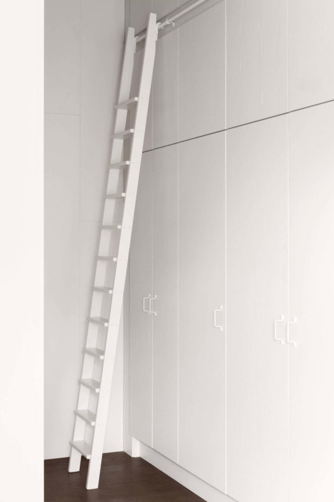 szafy-wbudowane-inspiracje-minimalizm-drabina-wnętrze