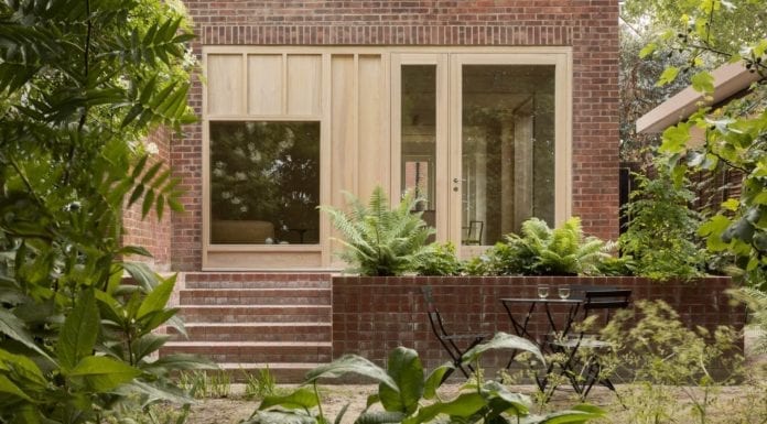 Minimalizm we wnętrzu kojącego domu minimalizm-we-wnętrzu-elewacja-ceglany-dom-inspiracje-zieleń