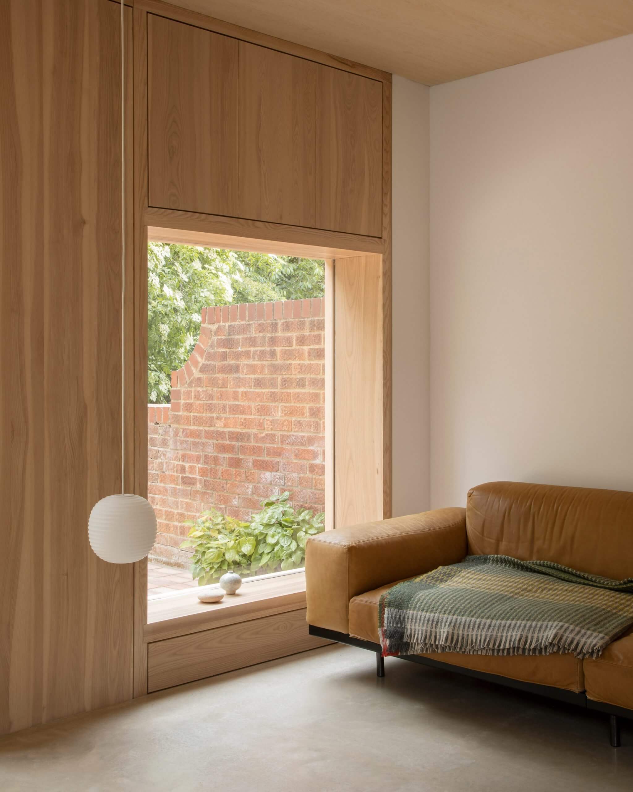 minimalizm-we-wnętrzu-drewno-płyty-inspiracje-beton-kuchnia-przedpokój