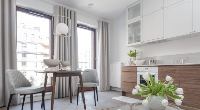 Salon w pełni, czyli jakie zasłony do salonu wybrać?