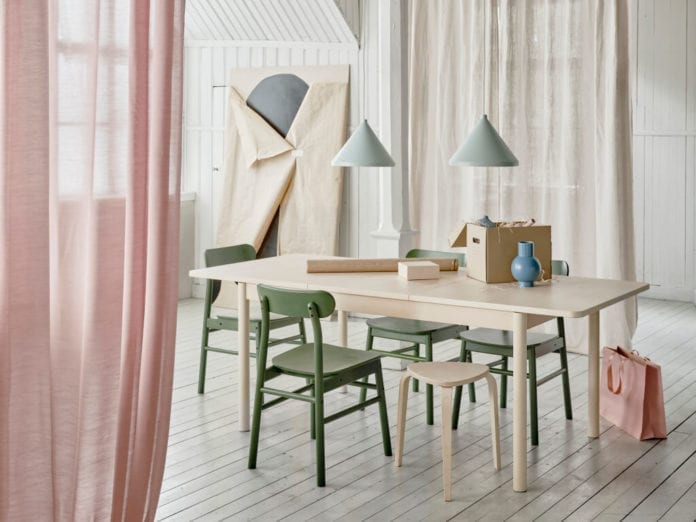 Kuchnia-wnętrze-inspiracje-stół-krzesła-lampa-ikea-romantyczne-dodatki