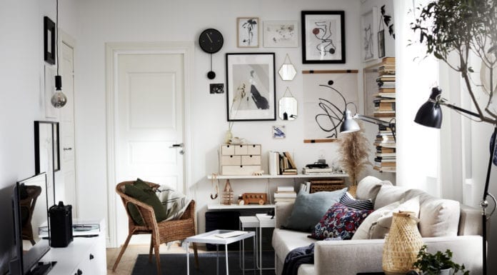 Katalog IKEA 2021 już jest! Katalog-ikea-2021-salon-inspiracje-biel-skandi-wnętrze-krzesło-fotel-kanapa